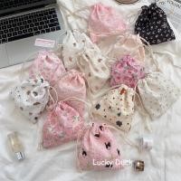 ราคา พร้อมส่ง ถุงหูรูดลายตาราง ถุงหูรูดลายหมี น่ารัก มีให้เลืกหลายสี กระเป๋าผ้าหูรูด (28318131430)