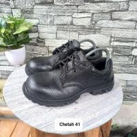 ราคา รองเท้าเซฟตี้มือสอง ยี่ห้อ Chetah ไซส์ 41 พื้นรองเท้า 26.5cm (57206573769)