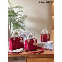 ราคา กระเป๋า Dior สไตล์คลาสสิกสำหรับเธอ ทำจากหนังแก้วสีชมพูกับลายดอกบัว ราคาดีมาก (47957764185)