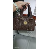 ราคา Mcm ทรงหมอน / มือ2️⃣ของแท้ สีสด น่ารักสภาพดี / #ไม่มีสายยาว แต่สามารถหาสายโซ่มาคล้องได้ค่ะ (มีหูคล้องทั้ง 2 ข้าง (41906294455)