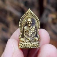 ราคา รูปหล่อพิมพ์นั่งบัลลังก์ หลวงพ่อแพ วัดพิกุลทอง เนื้อโลหะทองเหลืองขนาดห้อยคอ (43068233878)