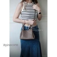 ราคา ส่งต่อ กระเป๋าสานหนังแท้ ร้าน Kwanmanie’s closet #สี Pinecone (57653127681)