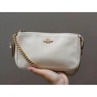 ราคา COACH LARGE WRISTLET WITH STARDUST STUDS สีขาว (1373314292)