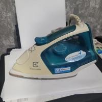 ราคา เตารีดไอน้ำ มือสอง Elextrolux ใช้งานได้ปกติ มีตำหนิตามรูป (สินค้ามือสองพร้อมส่ง) (29230437331)