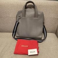 ราคา BALLY messenger bag กระเป๋าเอกสาร กระเป๋า labtop มือ2 สภาพดีมาก แบรนด์ดังจากสวิส หนังวัวทั้งใบ (12434408283)