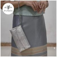 ราคา ร้านฮักเงินน่านพร้อมจัดส่งฟรี ด่วนจากไทย กระเป๋าถือ/สะพายตอกลายผ้าไทยตีนจกเงินแท้92.5%มีใบรับประกันสินค้าเครื่องเงินน่าน (55804347034)