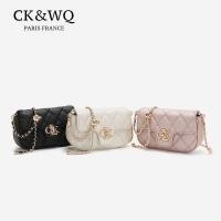ราคา CK&WQ กระเป๋าสะพายข้าง แฟชั่น ใหม่ 2026 กระเป๋าสะพายไหล่ ผู้หญิง ทรงใต้วงแขน หนัง PU ลายข้าวหลามตัด สไตล์ลูกคุณหนู สายโซ่ ปรับได้ แบรนด์แท้ เรียบหรู ดูแพง พร้อมกล่องของขวัญ ขนาด 19cm (29093449528)
