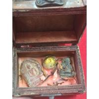 ราคา สีผึ้งหลวงปู่ทิมวัดละหารไร่ตลับขนาด 2 * 2 นิ้วฝังพระขุนแผนพระปิดตาลูกอมของแท้ผ่านพิธีปลุกเสกแล้ว (46354964976)