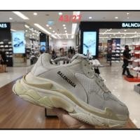 ราคา Balenciaga Triple S used shoes รองเท้าผ้าใบ รองเท้าลำลองมือสอง 43/27cm. สภาพ 8/10 (26185793355)