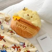 ราคา พร้อมส่งหมอนผ้าห่ม ตุ๊กตา หมีพูห์โถน้ำผึ้ง Winnie the pooh ตุ๊กตาผ้าห่ม ผ้าคลุม พร็อบแต่งห้อง ของขวัญ หมีพูห์ 57007 (23968365682)