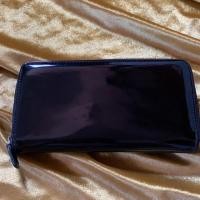ราคา กระเป๋าสตางค์หนังแก้วสีดำ ซิปรอบ สินค้ามือสอง (4933417316)