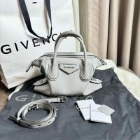 ราคา Very good con‼️ Givenchy antigona soft size small ปี 2022 ออกช็อปไทย ✨ สีเทา สภาพสวยค่ะ หนังทรงสวย (24514729335)