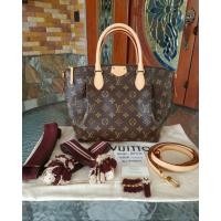 ราคา LV turenne pm ปี17 มือสองของแท้ % (3845158769)