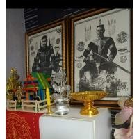 ราคา (ได้2บาน) กรอบรูป พระเจ้าตากสินมหาราช และ พระนเรศวรมหาราช โบราณว่าไว้ บูชา แล้วหมดหนี้สิน หมดเวรกรรม ทุกข์ร้อนใจ (4340789660)