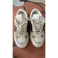 ราคา รองเท้าผ้าใบมือสอง สภาพดีหนังดีมาก ไซส์ 35 (45751526457)