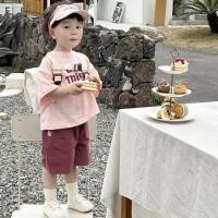 ราคา ชุดเซ็ตเด็กผู้ชายหน้าร้อน เสื้อยืดผ้าคอตตอนสีชมพู + กางเกงขาสั้น ลุคเท่ ใส่สบาย (56954684726)