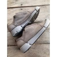 ราคา clarks มือสอง สภาพดี ตำหนิ กาวตามขอบ size 37 (51605632628)