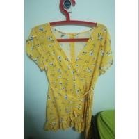 ราคา เดรสสีเหลือง ไม่เคยใส่ 50 บาท + ค่าส่ง 50 เป็น 100 บาทนะคะ (4908468108)