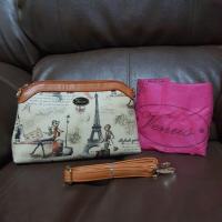 ราคา พร้อมส่งกระเป๋า venus ลายปารีส หอไอเฟล น้ำหนักเบามาก ขนาดกำลังดี (23519903886)