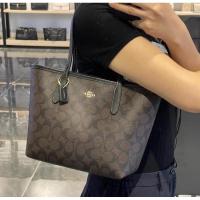 ราคา ♞,♘พร้อมส่งCoach Mini City Tote(Cn733) ปากกว้าง 12ขนาดก้น 9" (L) x 8" (H) x 4 1/4" (W) สายยาว10.5 น (28117460969)