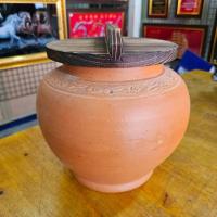 ราคา โอ่งน้ำเสริมฮวงจุ้ย สูง 8 นิ้ว พร้อม ฝาไม้ โอ่งมีฝา วัสดุดินเผา โอ่ง โอ่งน้ำ โอ่งมงคล โอ่งดิน โอ่งโบราณ โอ่งเสริมฮวงจุ้ย (43017332295)