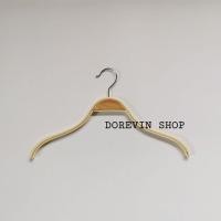 ราคา [ซาร่าไม้แท้ ไม่มีก้าน] ไม้แขวน ไม้แท้ สำหรับแขวน เสื้อผ้า มียางกันลื่น ไม้แขวนเสื้อ ซาร่า12 ชิ้น/แพ็ค (7848082578)