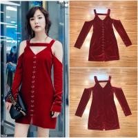 ราคา [เหลือ790.- ใส่โค้ดDETMAR150] Roselani เดรสกำมะหยี่สีแดงสายเดี่ยวเปิดไหล่แต่งห่วงกลมคล้องรูตาไก่ แพทเทิร์นเป็นทรงเข้ารูป (2708207848)
