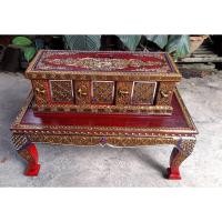 ราคา โต๊ะ และ กล่องพระธรรม 12 ราศี ดำแดง กล่องอภิธรรม กล่องใส่คัมภีร์ โต๊ะพระธรรม ทำสีแดงแบบทองเก่าโบราณ ประดับกระจกหลากสี (10095120463)