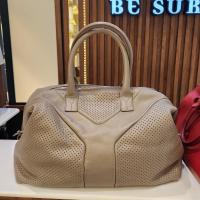 ราคา กระเป๋าหนังสะพาย YSL กระเป๋าหนังสะพาย YSL Grey perforated Calf Leather Medium Sac แท้ 100%มือสอง สีเทา พร้อมส่งค่ะ (25981753633)