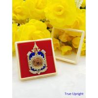 ราคา เข็มกลัด ในหลวง ร.9 เหรียญในหลวง ซุ้มสี่เหลี่ยม สีน้ำเงิน (7935521193)