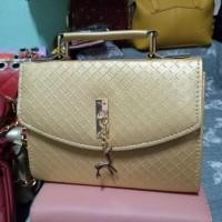 ราคา กระเป๋าถืองานสีทอง มีสายสะพาย (7226495569)