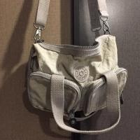 ราคา กระเป๋าสะพาย Kipling มือสองของแท้ สภาพดีมาก ลดราคาพิเศษ 490 บาท (3306342829)