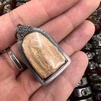 ราคา พระปิลันทน์ครอบแก้ว เนื้อเดียวกับสมเด็จวัดระฆัง เลี่ยมกรอบเลสแบบโบราณ (43168380204)