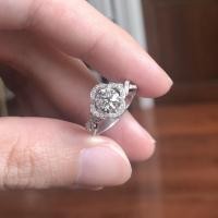ราคา แหวนเพชรแท้กลมเม็ดกลาง 90 ตังค์ ตัวเรือนเพชรล้อมอีก 30 ตังค์ ทอง18k 4.9 กรัม (7048881998)