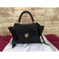 ราคา กระเป๋า CHARLES & KEITH Satin Pleated Scarf Trapeze Bag Ck2-50671153 (21600737988)