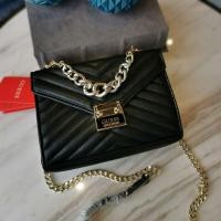 ราคา Guess Crossbody mini.ใส่กับชุดไหนก็แมท (9897698493)
