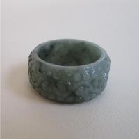 ราคา แหวนหยกพม่าJadeiteแกะสลักลายกนกขนาดวงใน19.3mmหรือเบอร์58-60สวยงาม (16669434858)