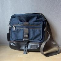 ราคา กระเป๋าสะพายข้าง Tumi (มือสองสภาพดีมาก) (23300250085)