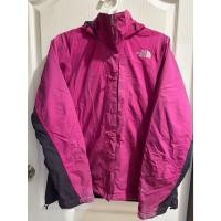 ราคา เสื้อกันหนาว the north face แท้!! มือสอง Hy vent ทรงนินจา อก 44 ยาว 26 ตำหนิสีซีด (ช่วงแขน) นอกนั้นสวยงาม (29723995602)