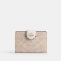ราคา Coach CW786 Medium Corner Zip Wallet In Signature Canvas (IMXDM) กระเป๋าสตางค์ผู้หญิง สี Im/Sand/Chalk (29430158469)
