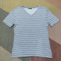 ราคา เสื้อยืด United Colors of Benetton รอบอก 32" มือสอง สภาพดี (22060509736)