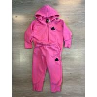 ราคา ชุดแทรคAdidasกางเกงขายาวเสื้อแขนยาวมีฮู้ดสีชมพูSize92ของแท้100%มือ2 (50657364632)