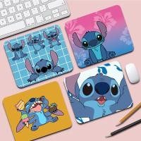 ราคา น่ารักอะนิเมะคู่ Stitch Gaming Mouse Pad XS แผ่นรองเมาส์ขนาดเล็กสําหรับ PC Gamer เดสก์ท็อปตกแต่งสํานักงานแผ่นรองเม้าส์ Deskmat พรม (26576744873)