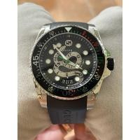 ราคา GUCCI Dive Black Silver Snake Motif Dial Rubber Strap Quartz Men's watch YA136217 (40878975598)
