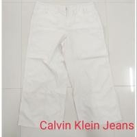 ราคา กางเกงสีครีม ห้าส่วน Calvin Klein Jeans มือสองแท้ สภาพดี (1724448323)