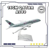 ราคา 14 ซม.QATAR AIRWAYS AIRBUS A380 SCALE 1:400 โลหะ AIRCRAFT REPLICA DIECAST COLLECTIBLE DISPLAY PLANE ของเล่น (56804889446)