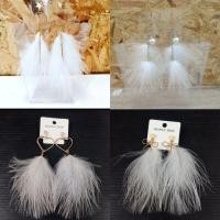ราคา ตุ้มหู ตุ้มหูขนนก แต่งขนมิ้งแต่งมุก สีขาวพร้อมส่ง (1938366107)