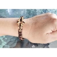 ราคา สร้อยข้อมือ ไม้ ลายดอกไม้เดี่ยว กำไลข้อมือ กะลามะพร้าว กะลา สีน้ำตาล ผู้หญิง สร้อยข้อมือชุดไทย ปรับความยาวสั้นได้ Boho (21795243767)