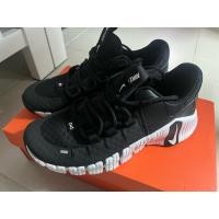 ราคา ส่งต่อ Nike Free Metcon 5 ของแท้ มือหนึ่ง ไซส์ 39 EU (25 cm) (46806110728)
