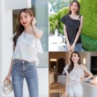 ราคา Sunday satin top✨เสื้อปาดไหล่ ระบายเฉียง ผ้าซาตินเล่นแสง ดูแพงมากค่ะ (19182305057)